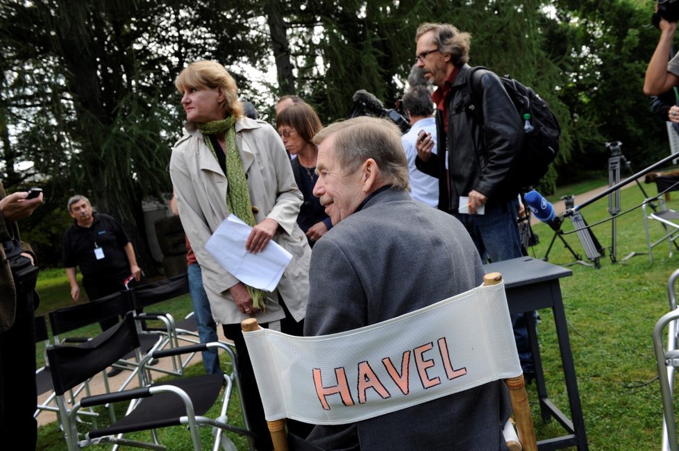 Václav Havel na natáčení filmu Odcházení