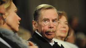 Václav Havel s manželkou Dagmar během předávání vyznamenání 28. října 2011