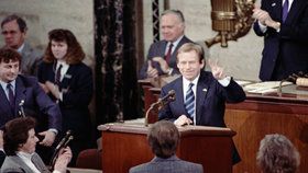 21. února 1990 vystoupil Václav Havel, pár týdnů poté, co byl zvolen československým prezidentem, v americkém Kongresu.