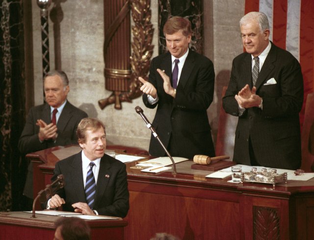 21. února 1990 vystoupil Václav Havel, pár týdnů po té, co byl zvolen československým prezidentem, v americkém Kongresu.