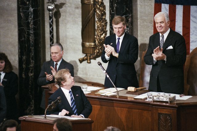 21. února 1990 vystoupil Václav Havel, pár týdnů po té, co byl zvolen československým prezidentem, v americkém Kongresu.