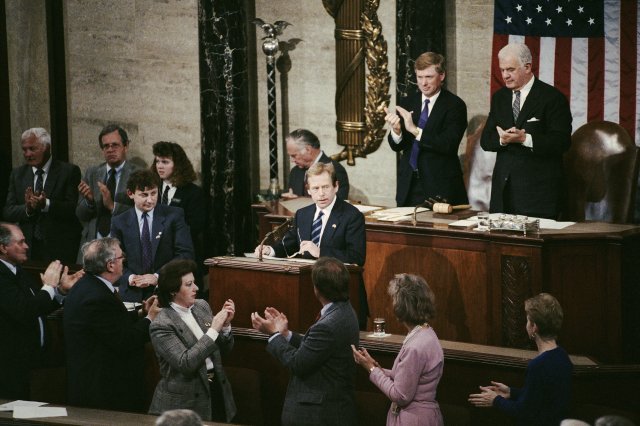 21. února 1990 vystoupil Václav Havel, pár týdnů po té, co byl zvolen československým prezidentem, v americkém Kongresu.