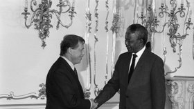 26. května 1992 přijal Mandelu na Pražském hradě prezident Václav Havel