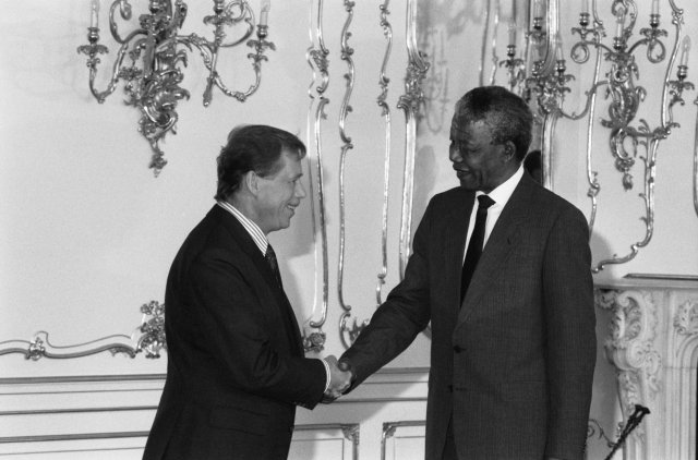 26. května 1992 přijal Mandelu na Pražském hradě prezident Václav Havel