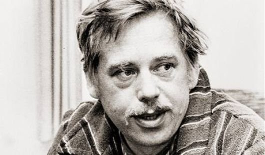 Václav Havel v nemocničním županu před rokem 1989