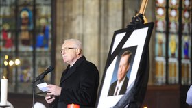 Čest zesnulému předchůdci projevil také prezident Václav Klaus