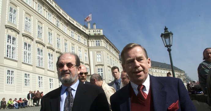 Václav Havel se Salmanem Rushdiem na Hradě, 2001. Setkali se vícekrát.