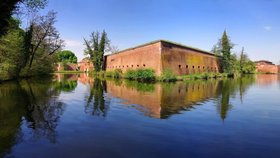 Citadela v Berlíně-Spandau, obklopená řekou Havel