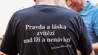 „Václav Havel není majetek všech.“ Z exprezidenta je módní ikona, jeho nadaci to vadí