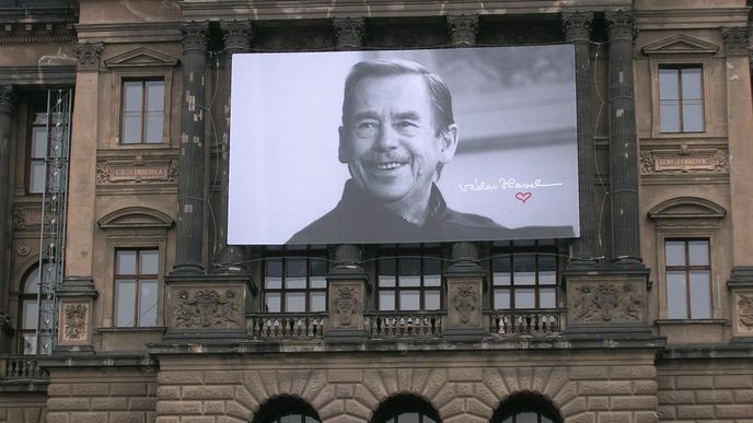 Václav Havel na budově Národního muzea