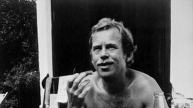 Václav Havel ve chvilce pohody na Hrádečku