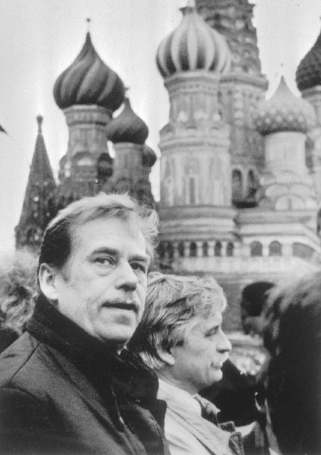 Václav Havel a Jiří Dienstbier v roce 1989 na návštěvě Moskvy, zde na Rudém náměstí