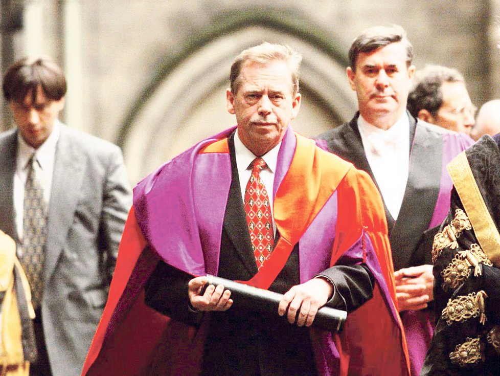 Havel získal desítky čestných cen a doktorátů. Nobelovy ceny za mír se však nedočkal