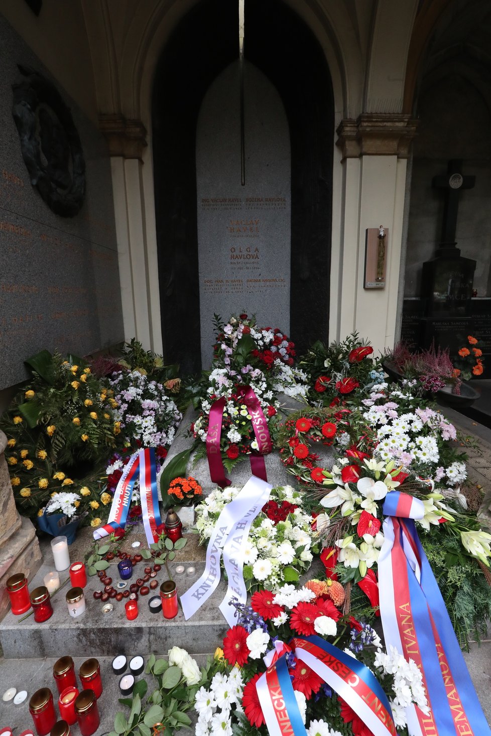 Hrob Václava Havla na Vinohradském hřbitově