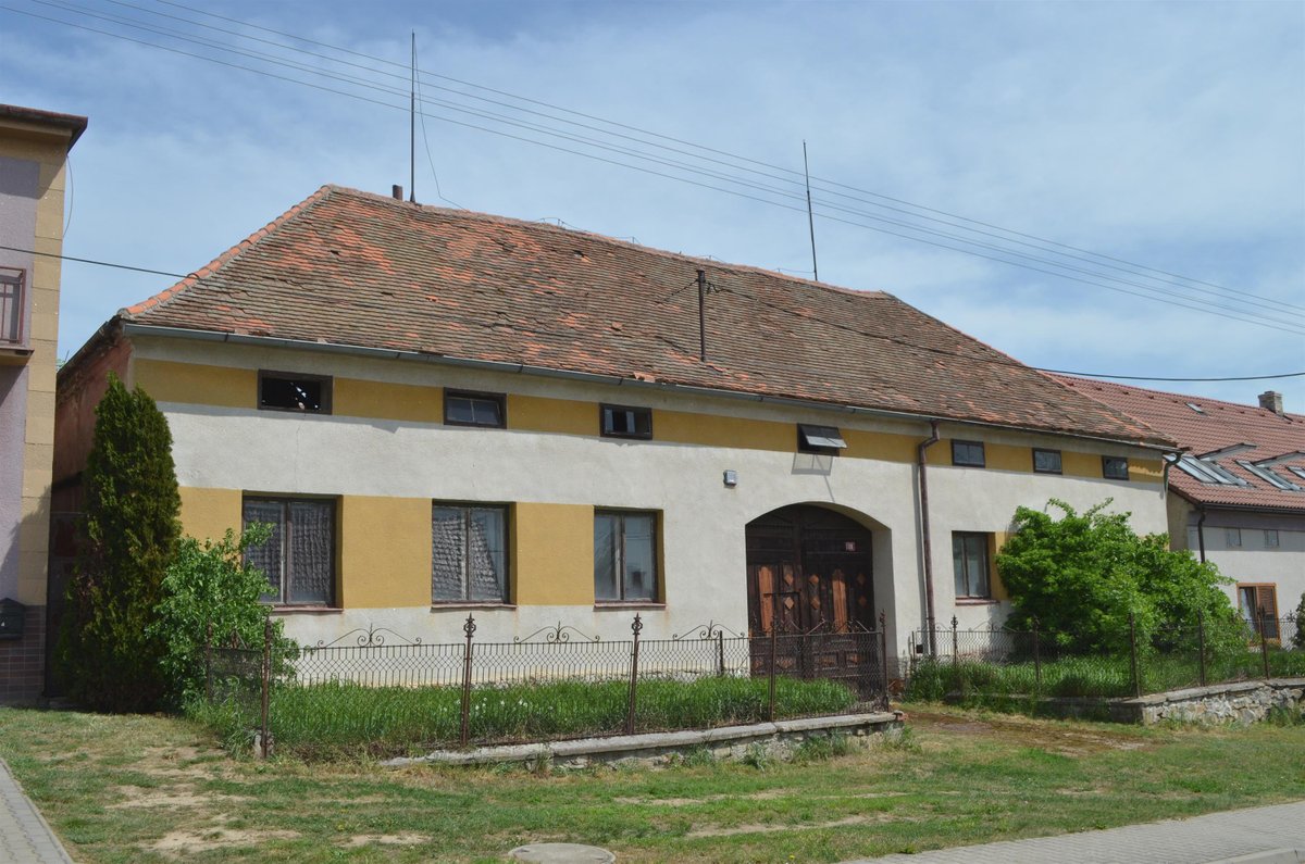 Ve Zvěrkově u Moravských Budějovic si koupil chátrající statek. A chystal se rozjet další rekonstrukci.