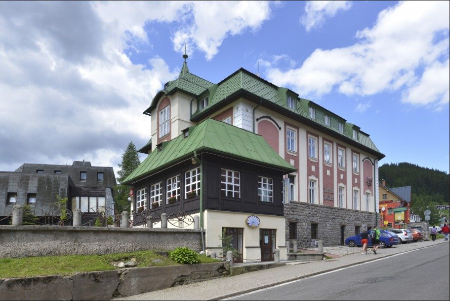 Byl také majitelem hotelu Hořec v Peci pod Sněžkou.