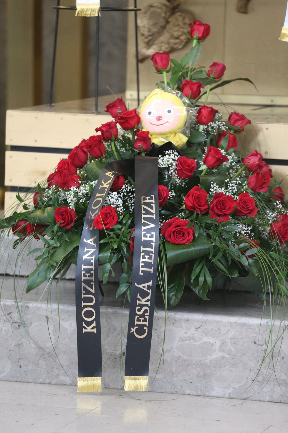 Pohřeb Libuše Havelkové obklopila řada věnců od rodiny, televize i divadel