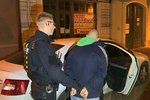 Pražští policisté přistihli při činu dva zloděje, kteří se snažili vloupat do luxusních apartmánů v centru Prahy.
