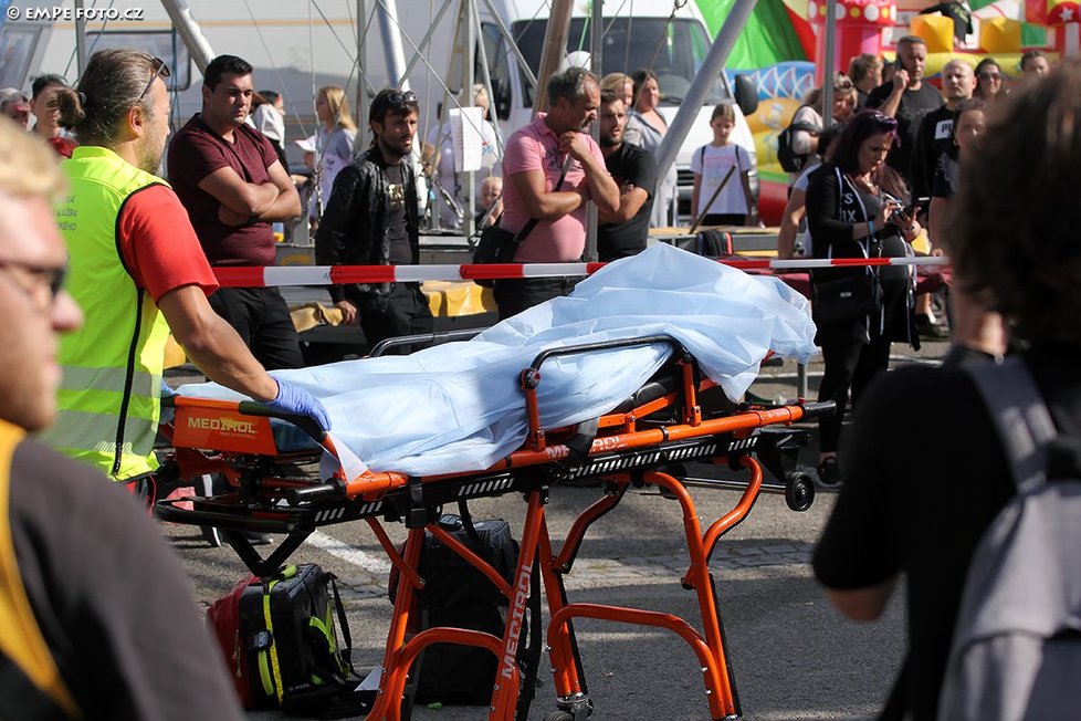 V Havířově spadl kolotoč s dětmi. Zranilo se 17 lidí.