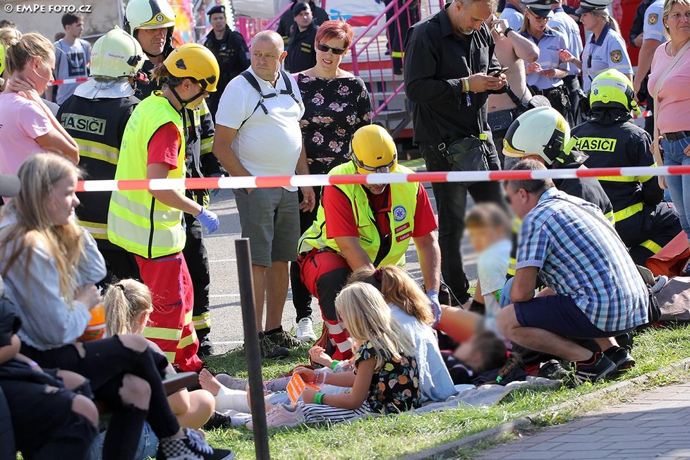 V Havířově spadl kolotoč s dětmi. Zranilo se 17 lidí.