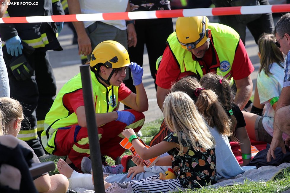 V Havířově spadl kolotoč s dětmi. Zranilo se 14 lidí.