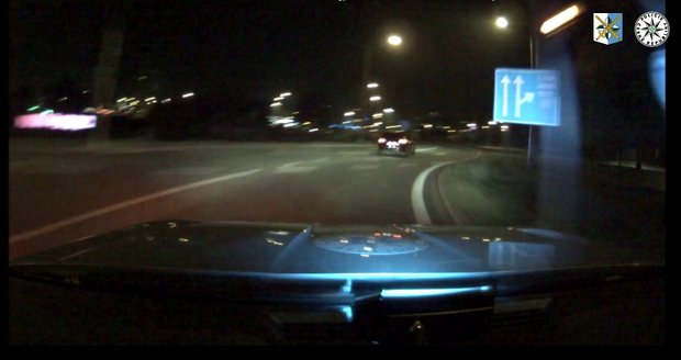 Řidič bez papírů ujížděl Havířovem až 240 km/h. Řidič bez papírů ujížděl Havířovem až 240 km/h.