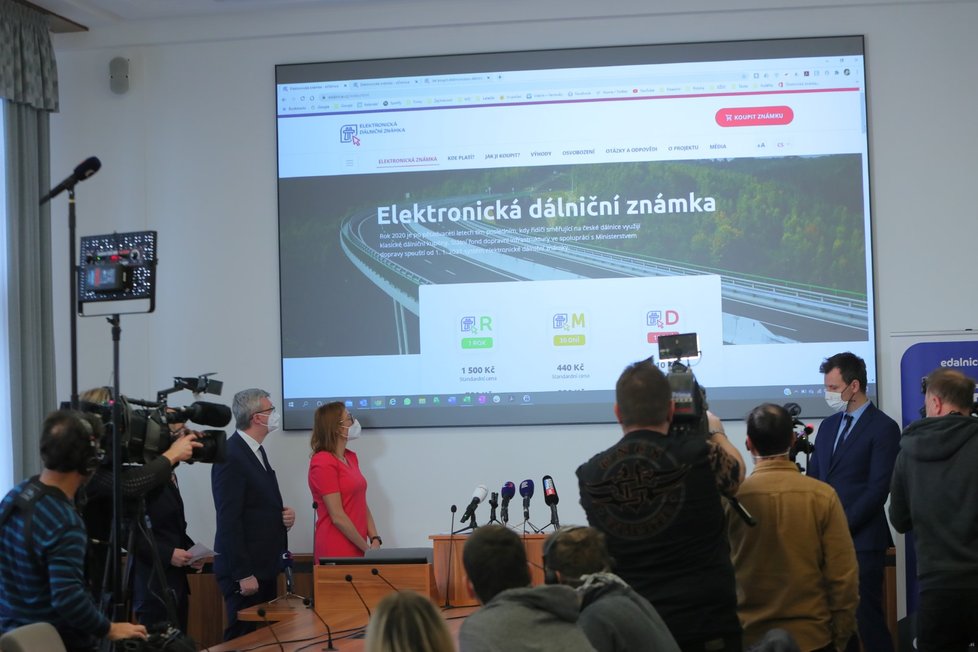 Vicepremiér Karel Havlíček (za ANO) na tiskové konferenci ke startu projektu elektronických dálničních známek (1. 12. 2020)