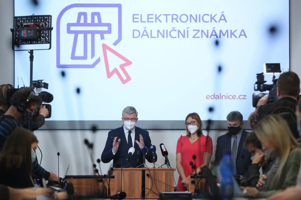 Vicepremiér Karel Havlíček (za ANO) na tiskové konferenci ke startu projektu elektronických dálničních známek (1. 12. 2020)