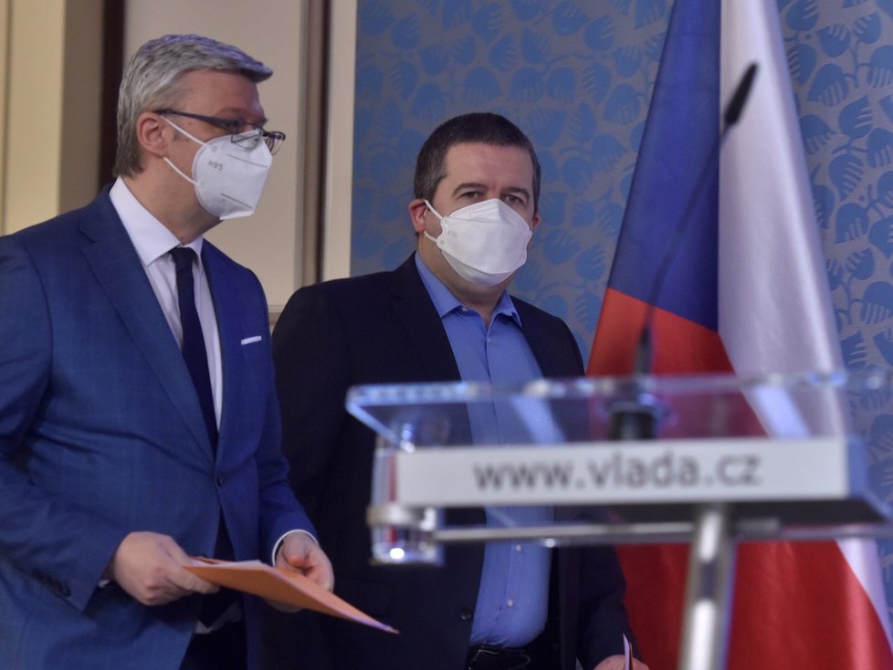 Karel Havlíček a Jan Hamáček po mimořádném jednání vlády (28. 1. 2020)