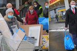 IKEA v Praze na Zličíně po znovuotevření, dorazil i vicepremiér Karel Havlíček (za ANO; 3. 12. 2020)