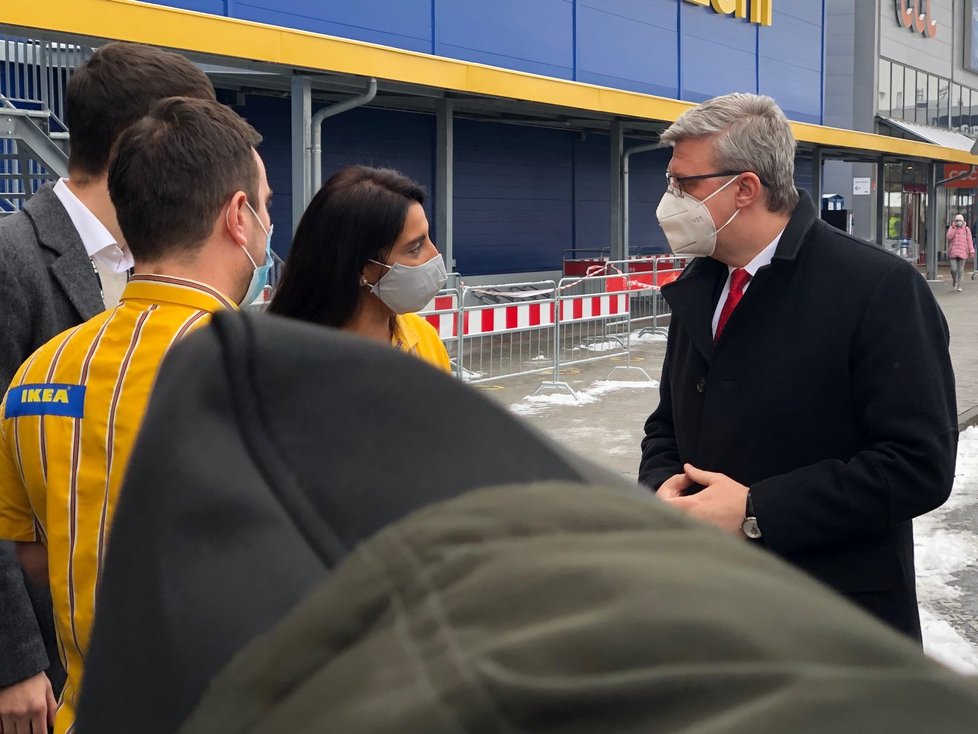 Vicepremiér Karel Havlíček (za ANO) v obchodním domě IKEA na pražském Zličíně (3. 12. 2020)