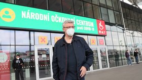 Očkování proti covidu-19 už má za sebou také vicepremiér Karel Havlíček. První vakcínu dostal v národním očkovacím centru v Praze Vysočanech (14. 5. 2021).