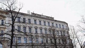 Prázdná budova na Havlíčkově náměstí projde rekonstrukcí. Do bývalé školy se znovu vrátí žáci