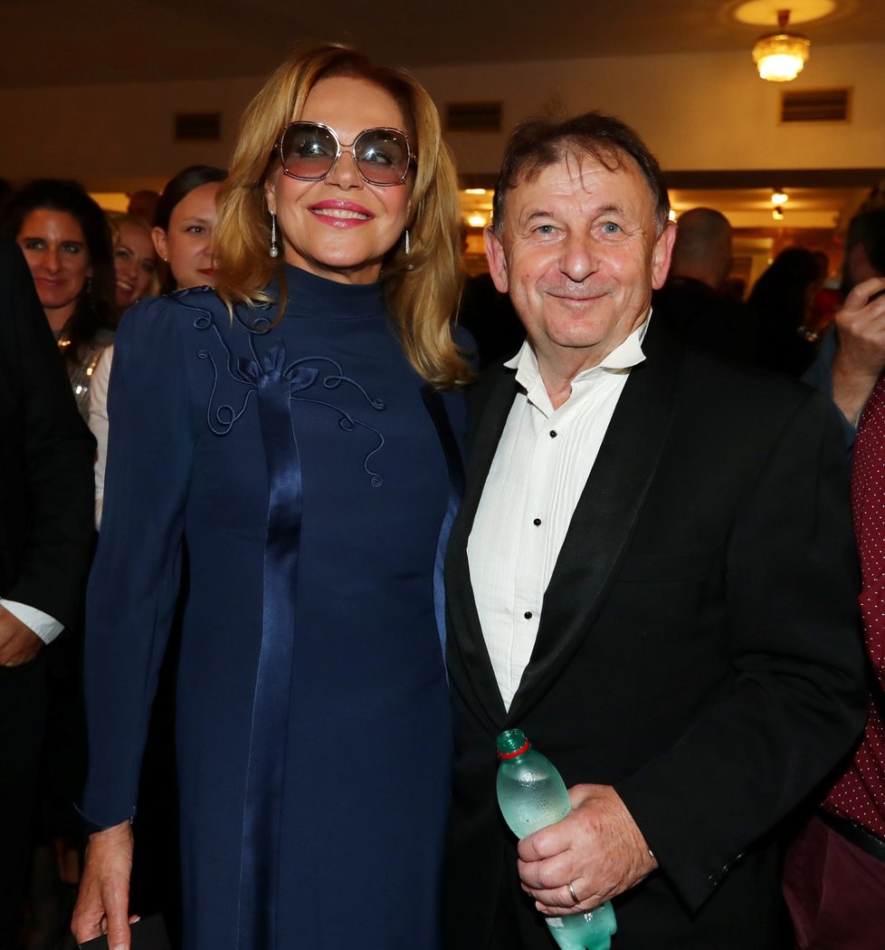 Dagmar Havlová a Michael Žantovský na premiéře filmu Havel