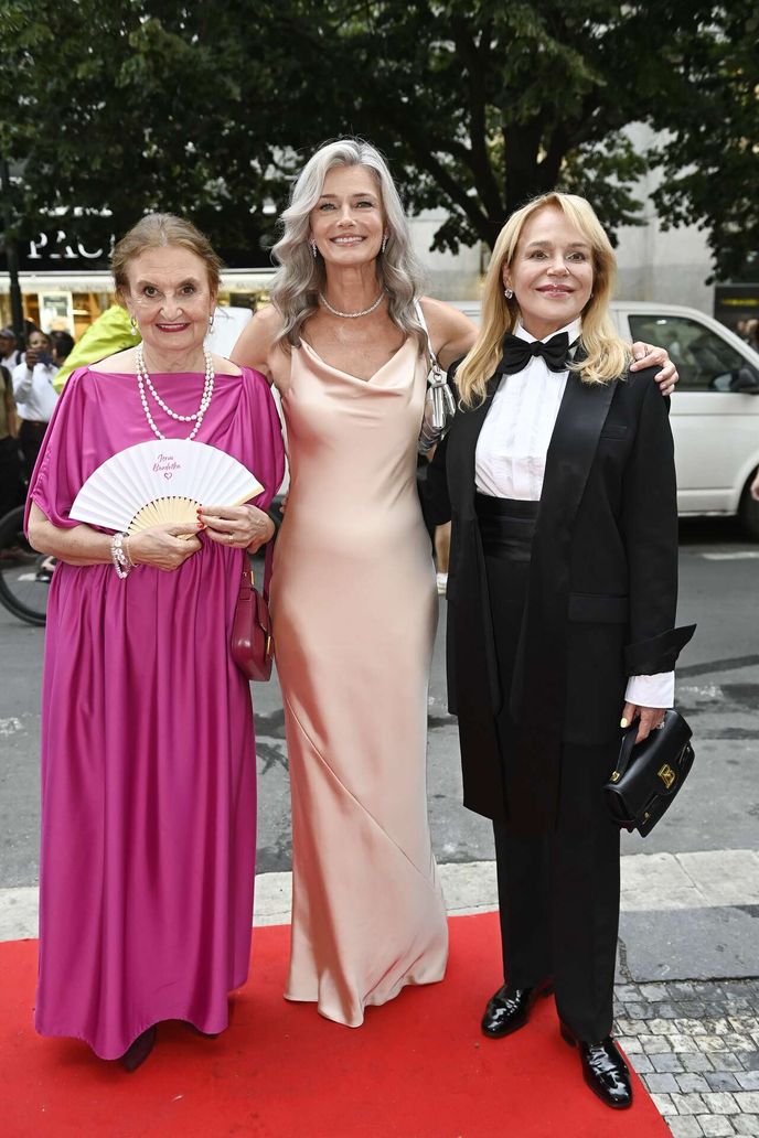 Dagmar Havlová přišla na premiéru filmu Bardotky v botách po svém zesnulém manželovi, prezidentu Václavu Havlovi. Dagmar Havlová přišla na premiéru filmu Bardotky v botách po svém zesnulém manželovi, prezidentu Václavu Havlovi.