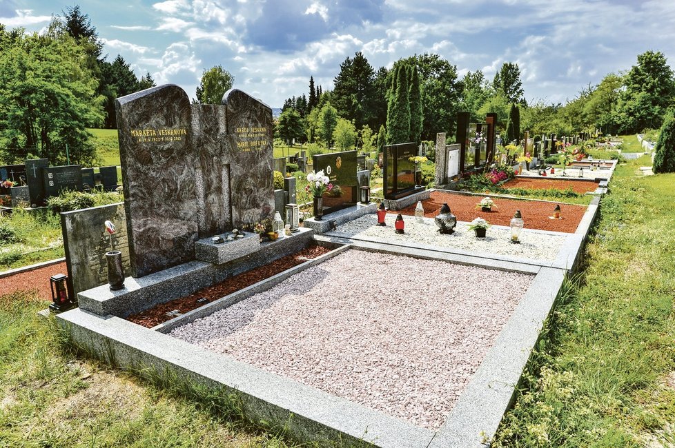 Hrob rodiny Veškrnových na brněnském hřbitově