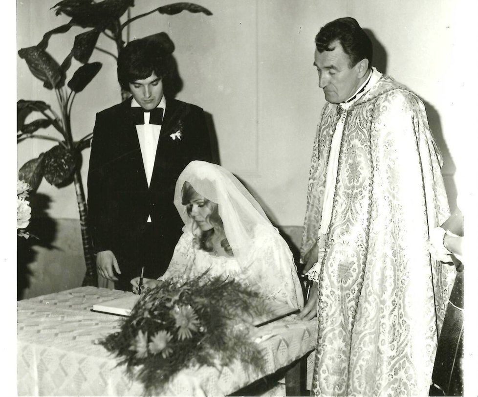 Dagmar Havlová při svatbě s Radvítem Novákem