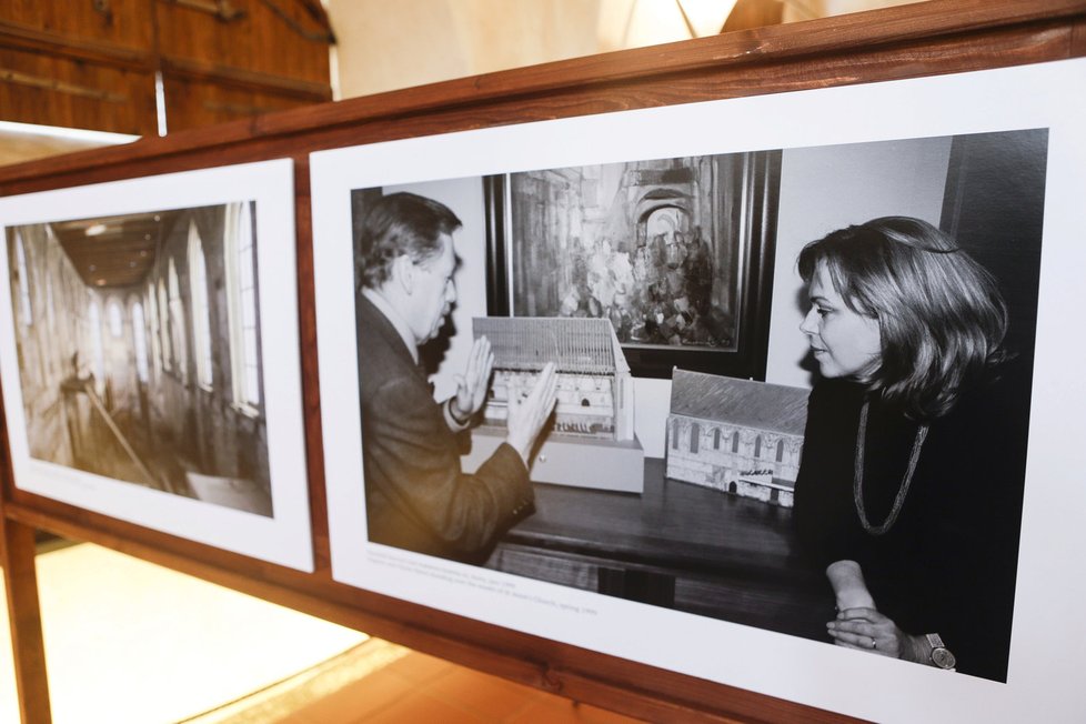 Dagmar Havlová zahájila výstavu s fotografiemi, na kterých je zvěčněn Václav Havel.