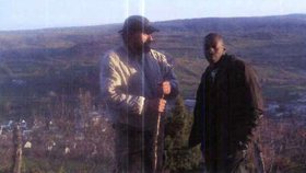 Amedy Coulibaly (vpravo) s Djamele Beghalovym. Ten byl jeho teroristickým mentorem.