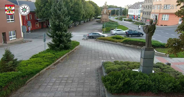 VIDEO z jízdy šílence na Vyškovsku: Naboural auto s dětmi, ohrozil 12 lidí!