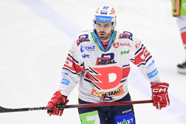 Útočník Pardubic Martin Kaut schytal trest za simulování Útočník Pardubic Martin Kaut schytal trest za simulování