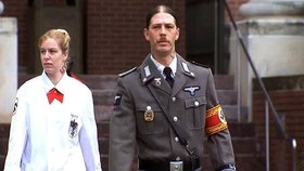 Heath před soudem s neonacistkou Bethanie White