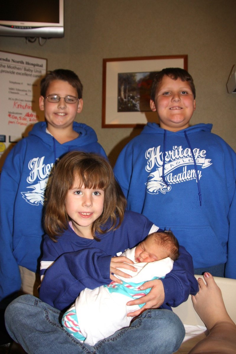 Děti Anspachových: Synové Tyler (10) a Trenton (8) s dcerami Madelyn (6) a novorozenou Maliah