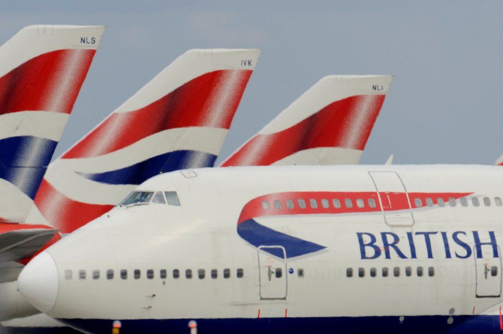 Britská letiště Heathrow a Gatwick, která obsluhují Londýn, se v pátek potýkala se zpožděními. (26.7.2019)