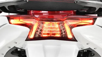 Jawa a spol. skřípou zuby: Češi přesedají na elektrické motorky od prodejce křovinořezů Jawa a spol. skřípou zuby: Češi přesedají na elektrické motorky od prodejce křovinořezů