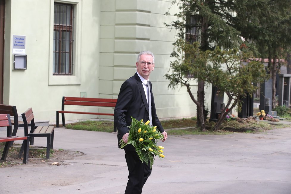 Pohřeb Hany Hegerové - profesor Petr Neužil