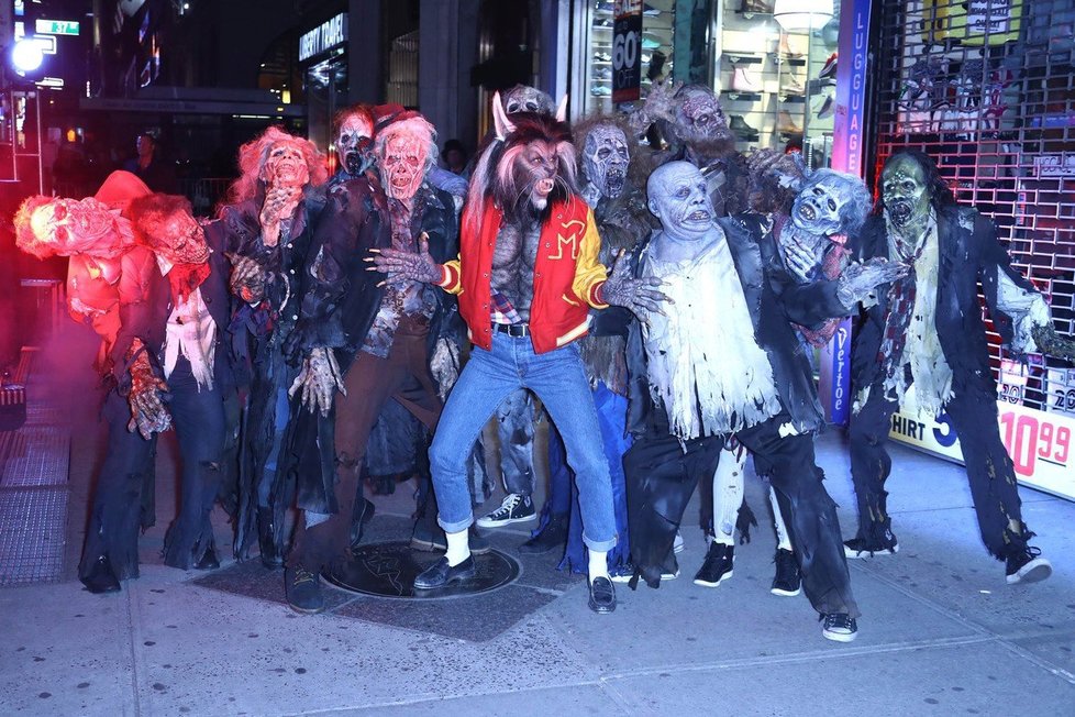 Heidi Klum a její nástup na letošní halloweenskou party inspirovaný videoklipem Thriller