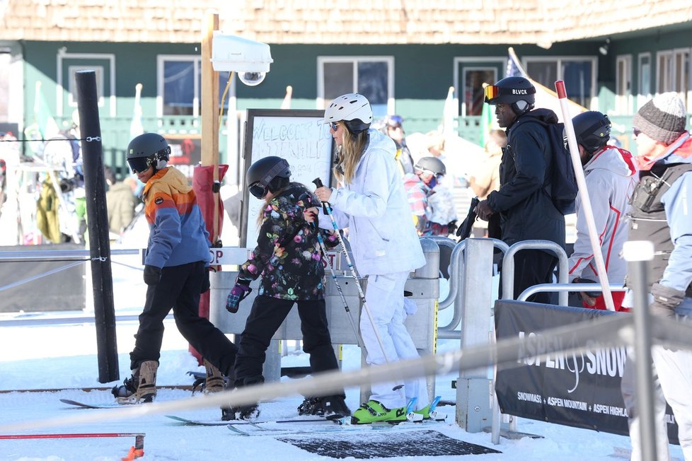 Exmanželé Heidi Klum a Seal s dětmi na lyžích