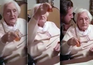 Zmatená babička zvolala „Heil Hitler“.