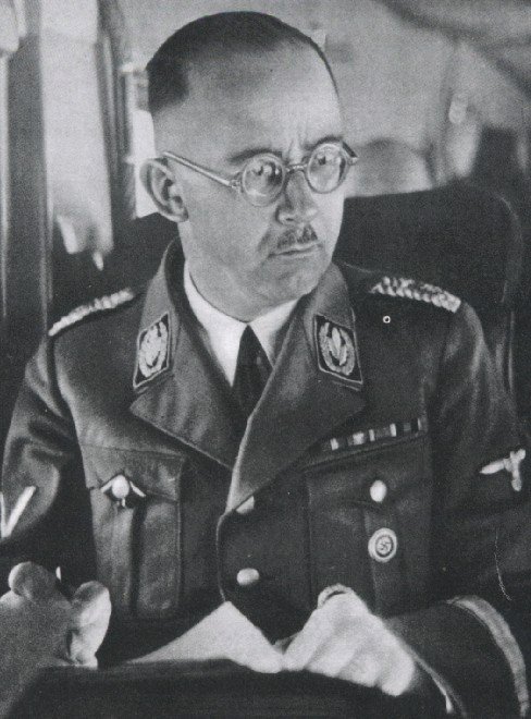 Našly Himmlerovy deníky: Vystřelený mozek mu pošpinil kabát, nacista málem omdlel